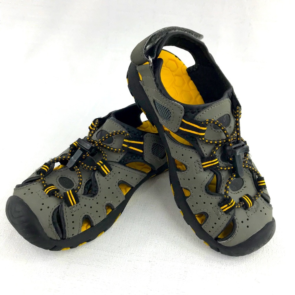 Khombu Kyle strap sandal